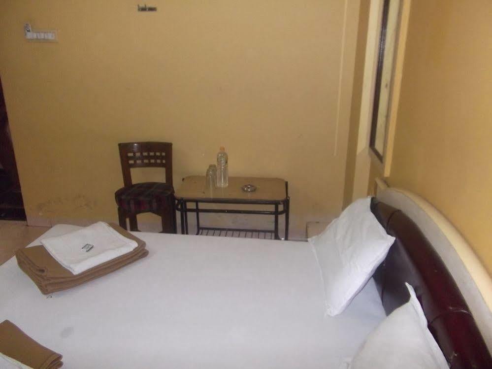 נאווי מומבאי Hotel Palms מראה חיצוני תמונה