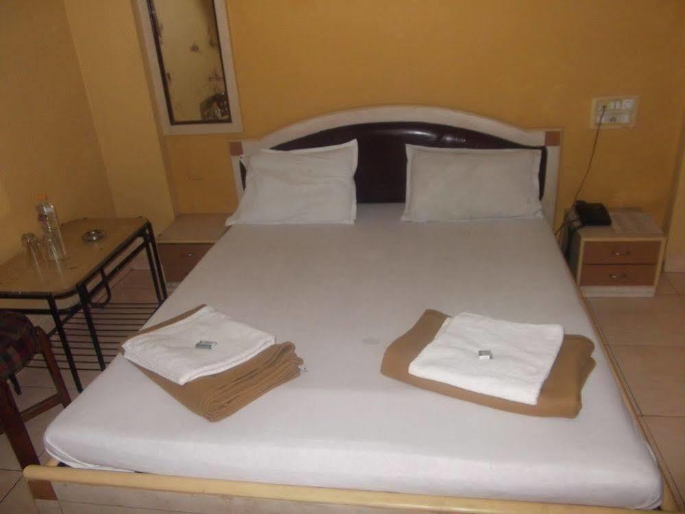 נאווי מומבאי Hotel Palms מראה חיצוני תמונה